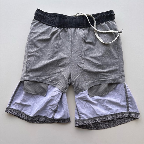 Vuori Kore Shorts. Men’s Small. Black and gray. - Picture 4 of 8